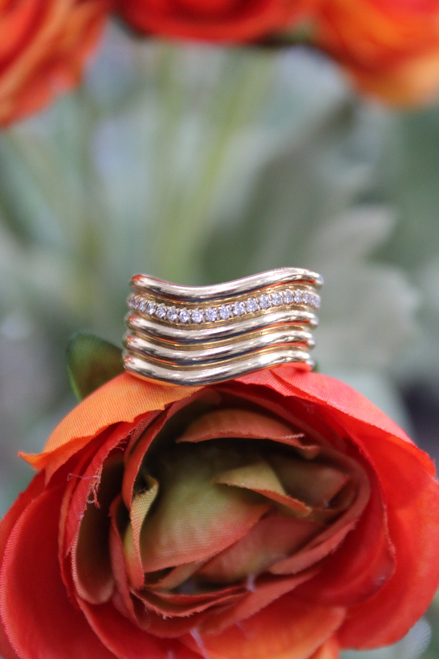 Yellow gold one row of diamond ring